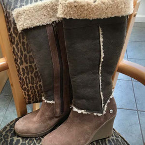 Women UGG Boots healed Limited edition size 5